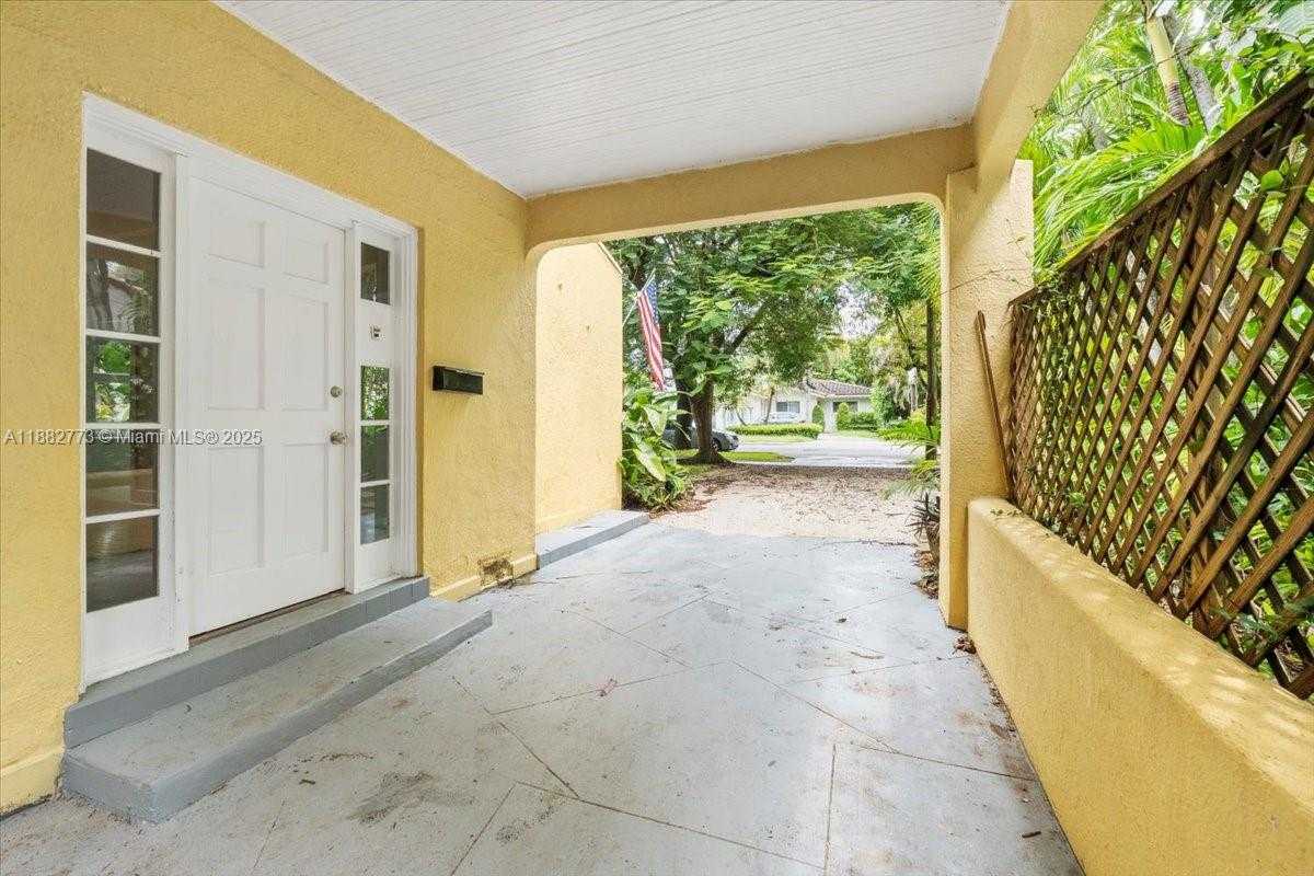 Small Image of 34 SOUTH WEST 18TH RD, Miami Number 3