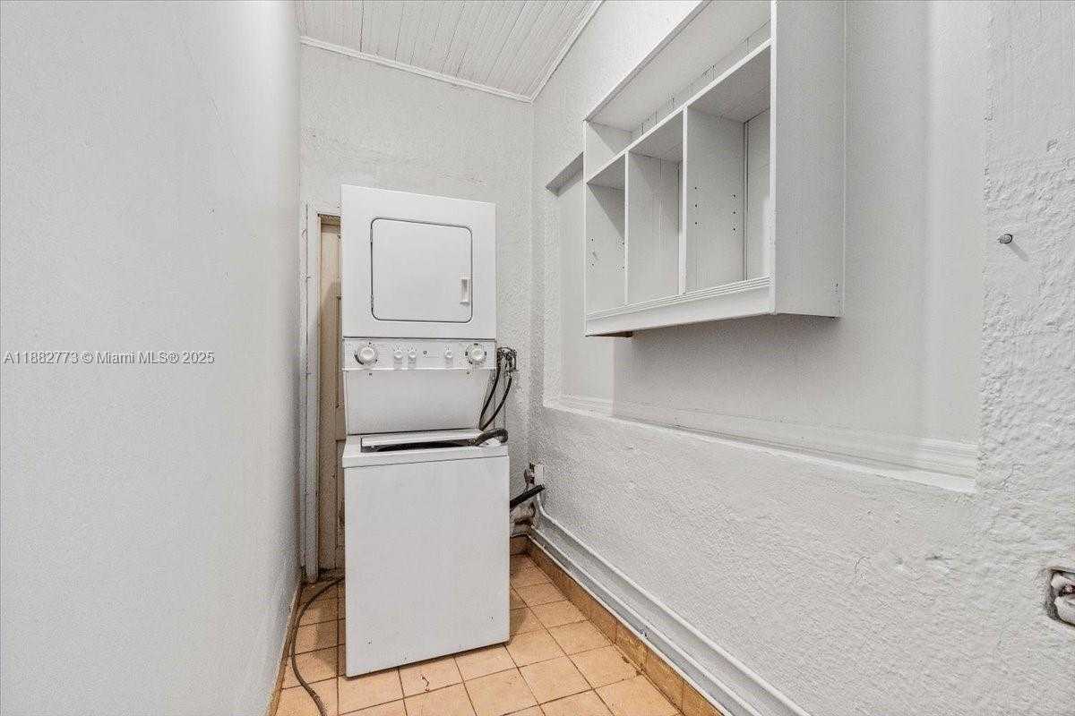 Small Image of 34 SOUTH WEST 18TH RD, Miami Number 31