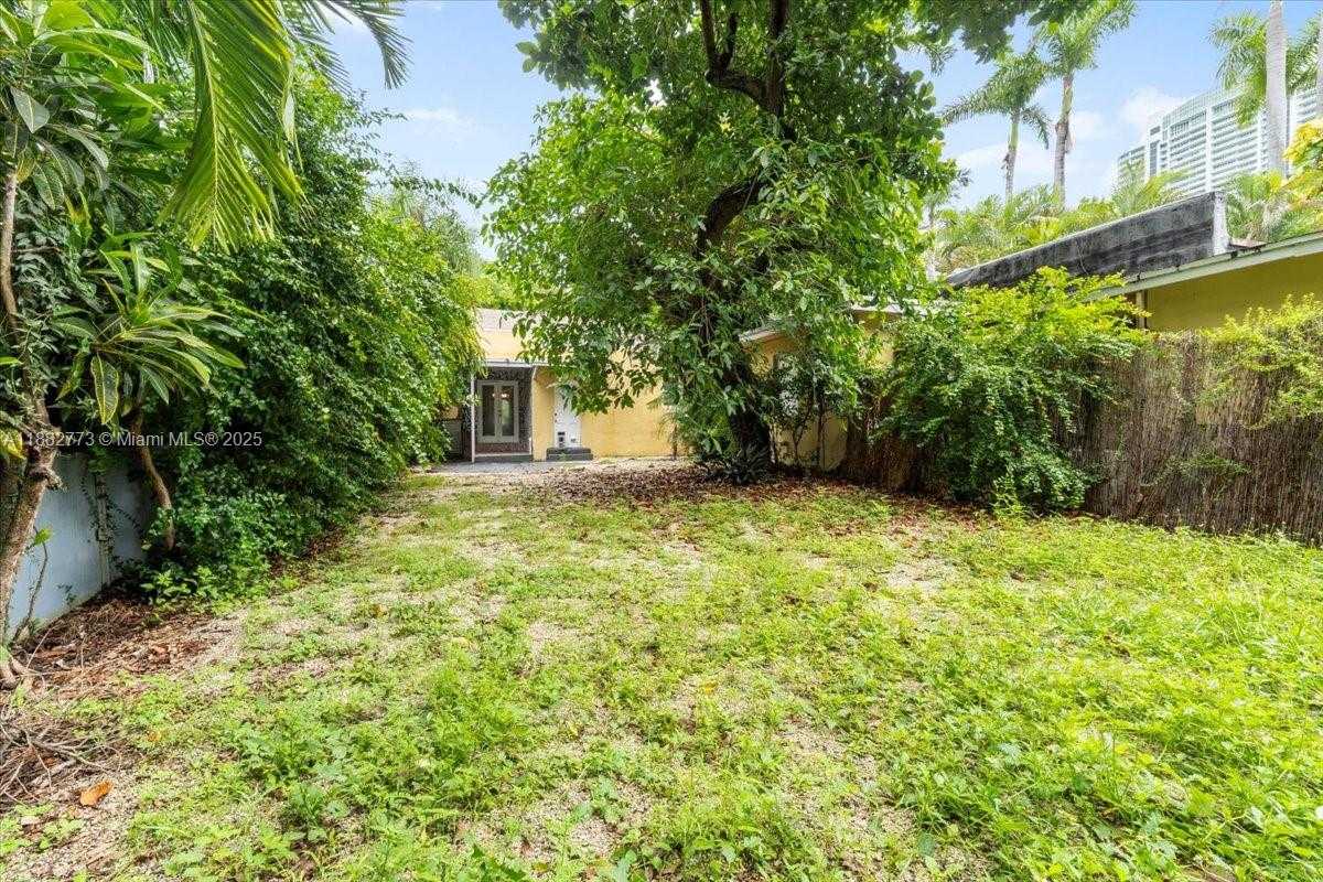 Small Image of 34 SOUTH WEST 18TH RD, Miami Number 36