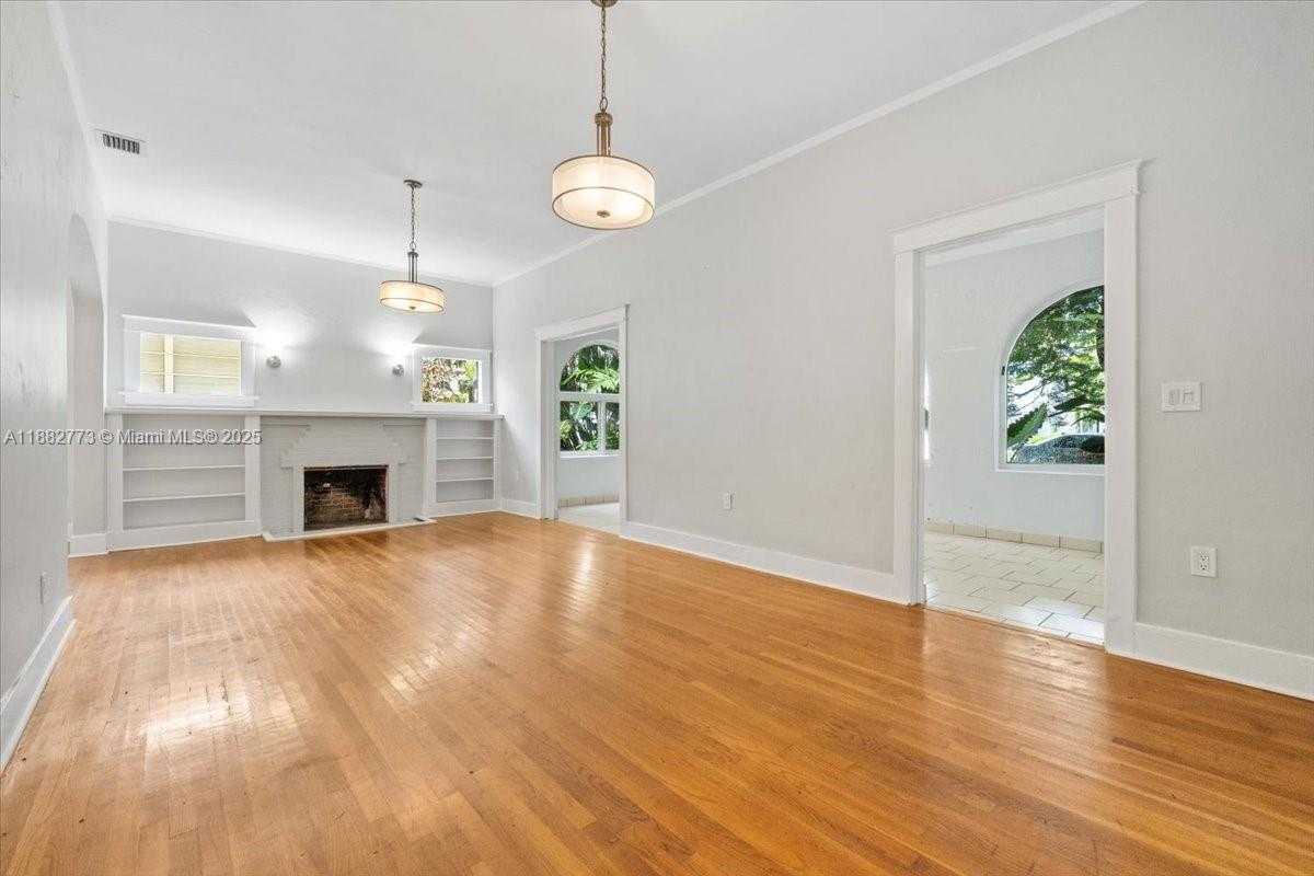 Small Image of 34 SOUTH WEST 18TH RD, Miami Number 5