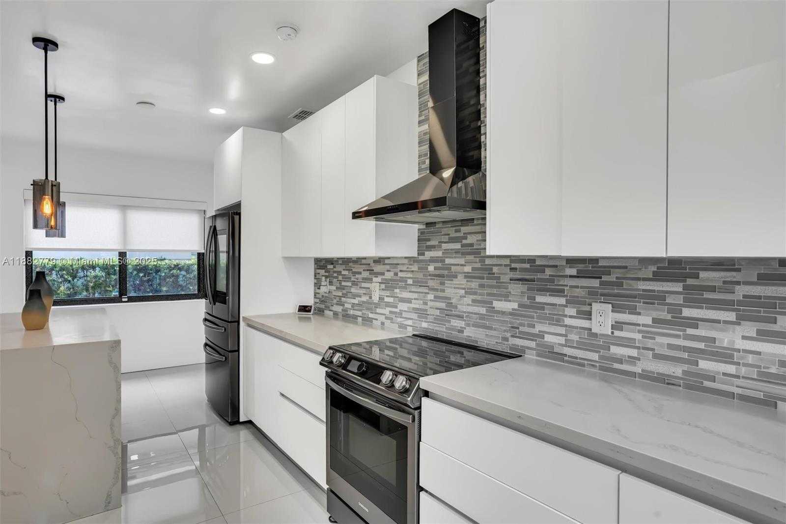 Small Image of 2484 SOUTH WEST 25TH ST, Miami Number 17