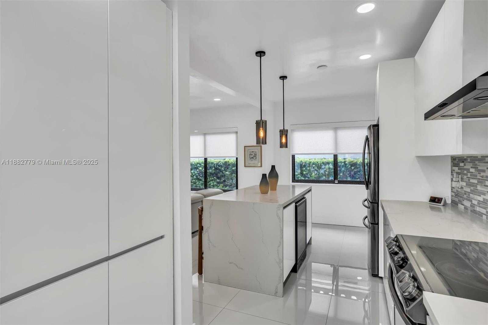 Small Image of 2484 SOUTH WEST 25TH ST, Miami Number 18