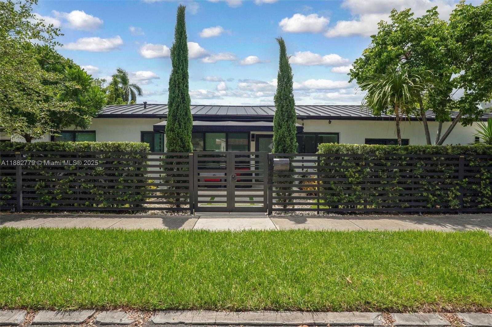 Small Image of 2484 SOUTH WEST 25TH ST, Miami Number 2