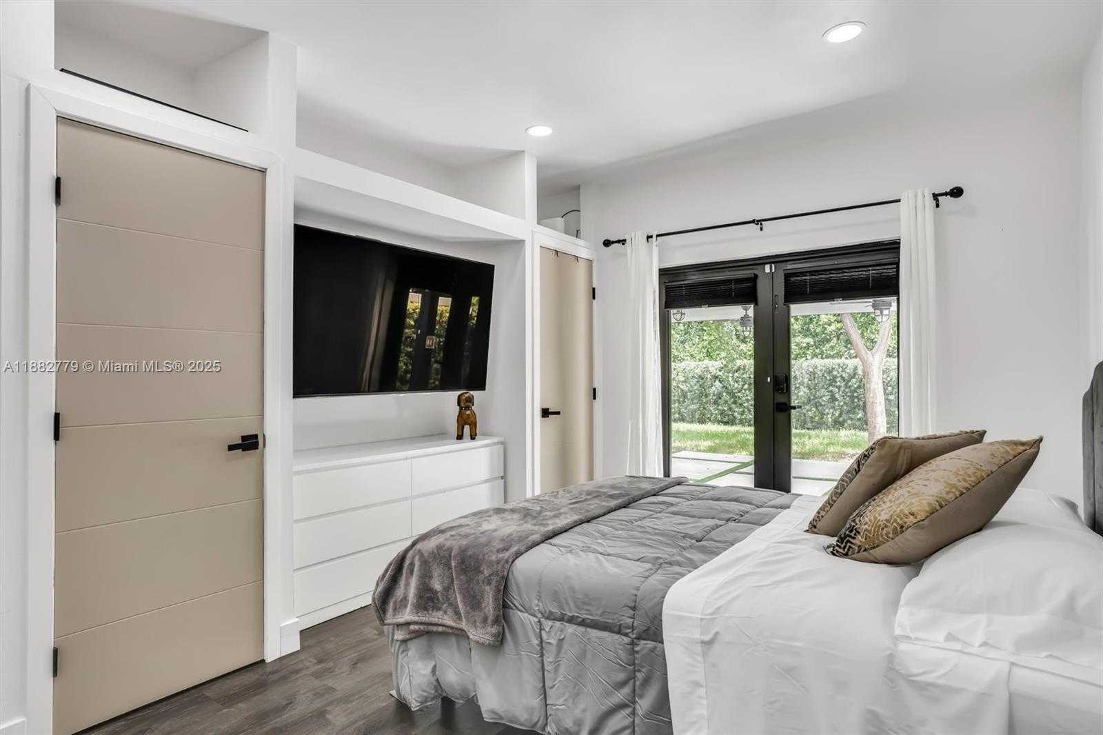 Small Image of 2484 SOUTH WEST 25TH ST, Miami Number 35
