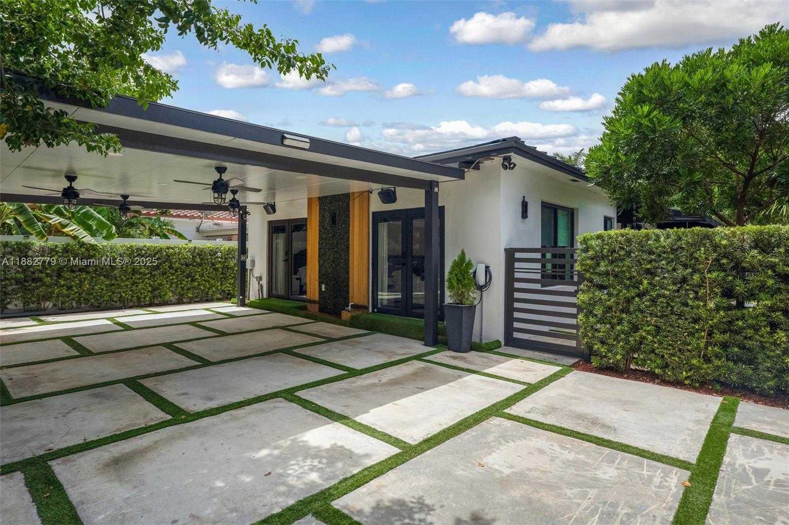 Small Image of 2484 SOUTH WEST 25TH ST, Miami Number 42