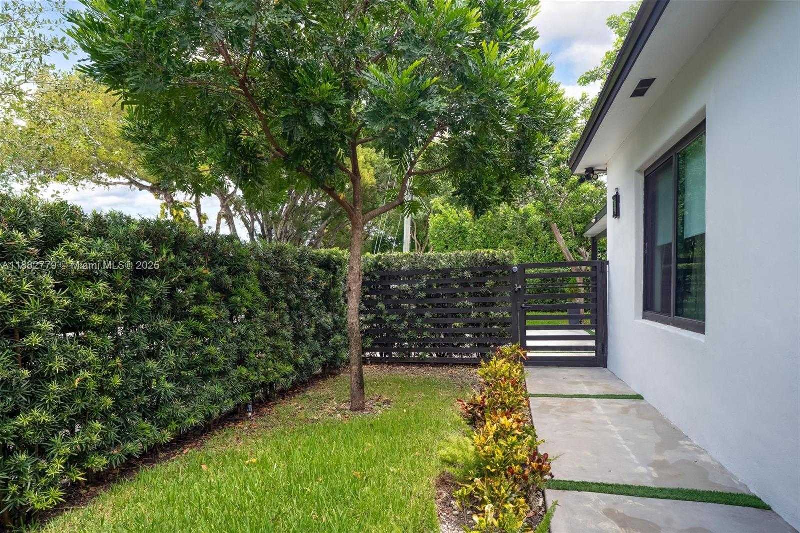 Small Image of 2484 SOUTH WEST 25TH ST, Miami Number 47