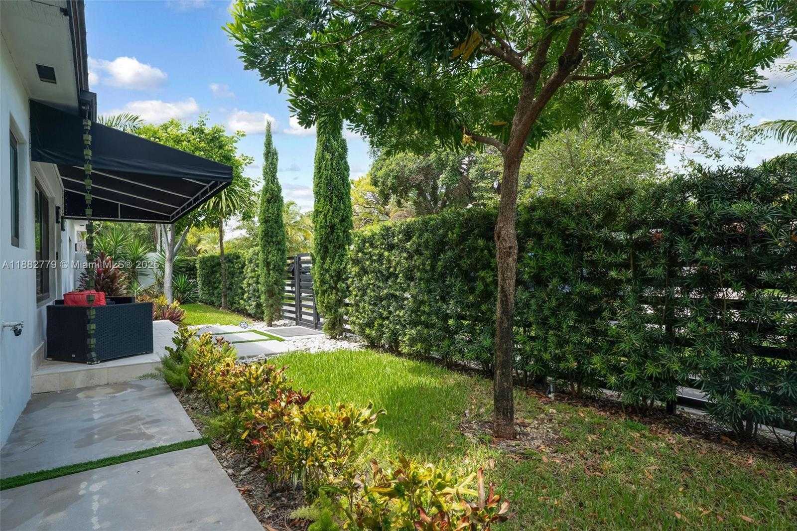 Small Image of 2484 SOUTH WEST 25TH ST, Miami Number 49