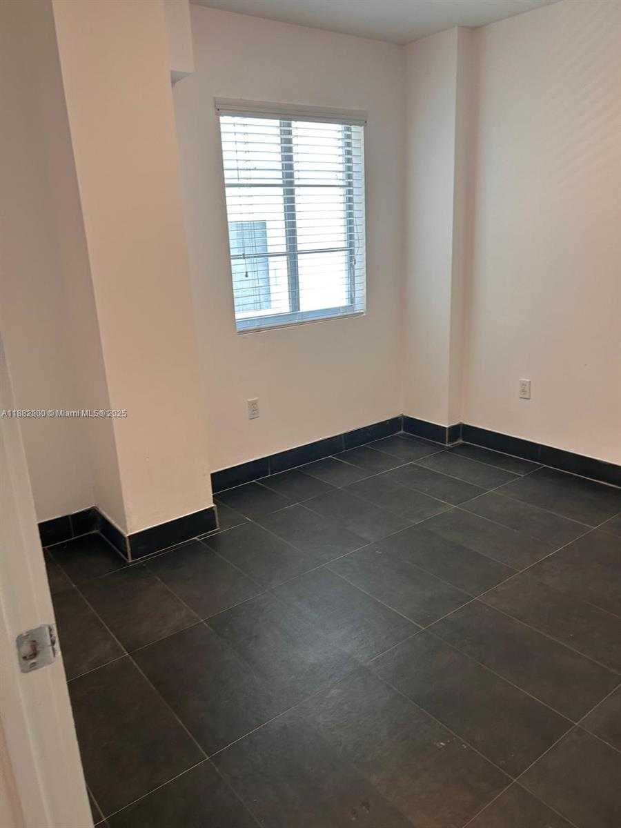 Small Image of 1600 EUCLID AVE #105, Miami Beach Number 3
