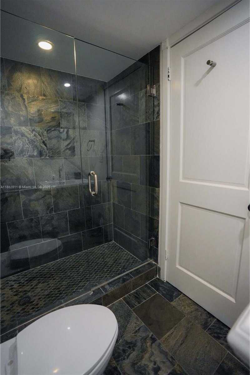 Small Image of 6039 COLLINS AVE #503, Miami Beach Number 10
