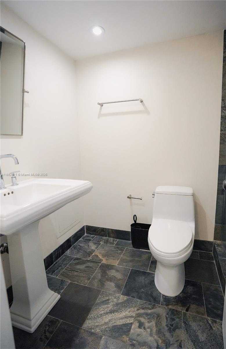 Small Image of 6039 COLLINS AVE #503, Miami Beach Number 11