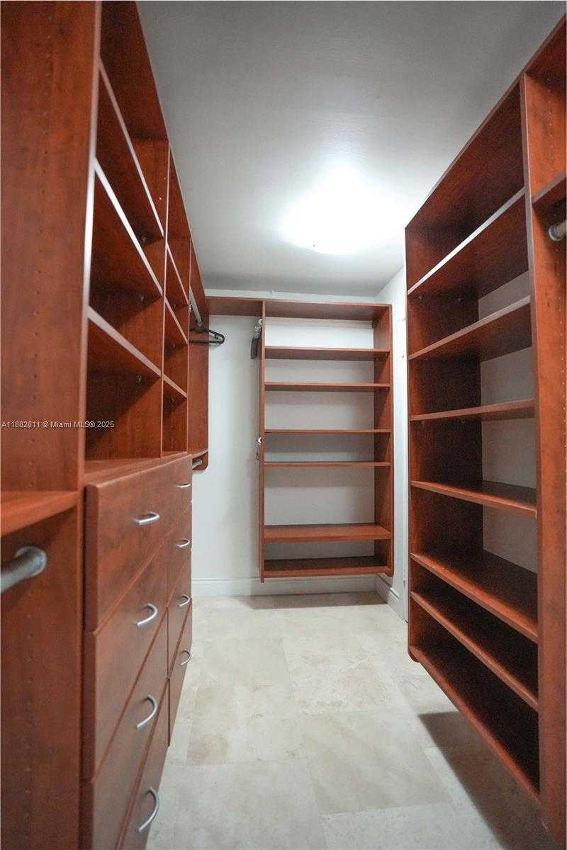Small Image of 6039 COLLINS AVE #503, Miami Beach Number 15