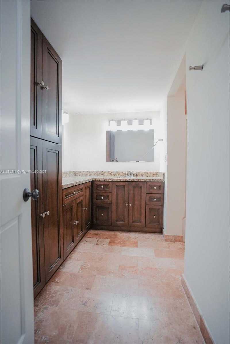 Small Image of 6039 COLLINS AVE #503, Miami Beach Number 16