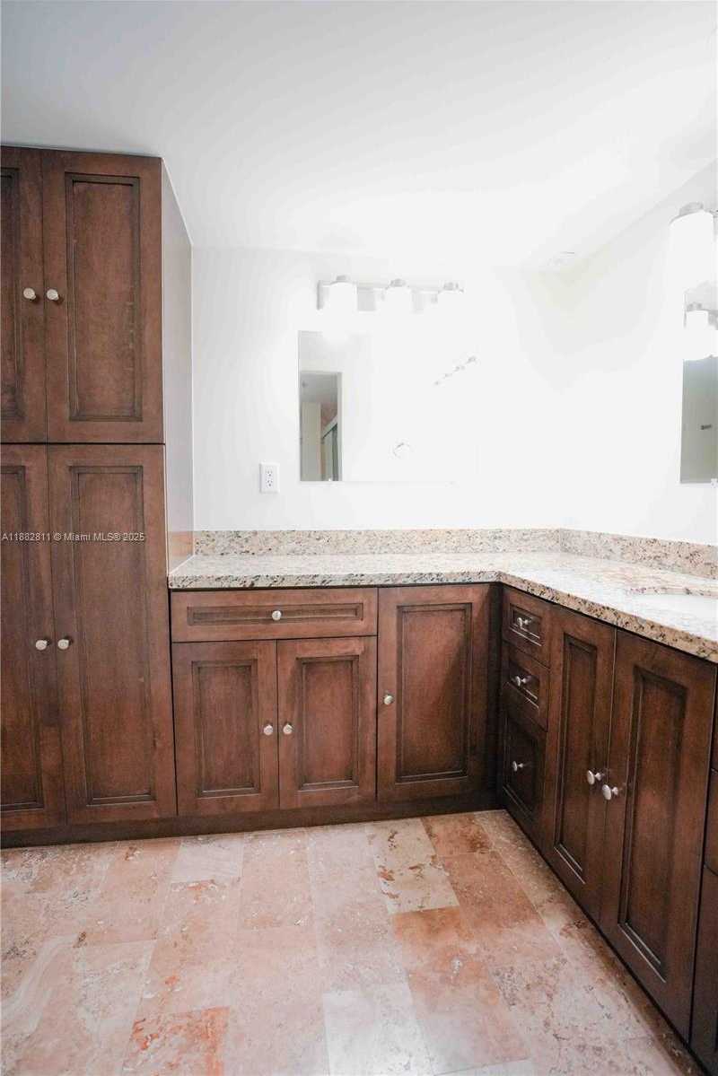 Small Image of 6039 COLLINS AVE #503, Miami Beach Number 17