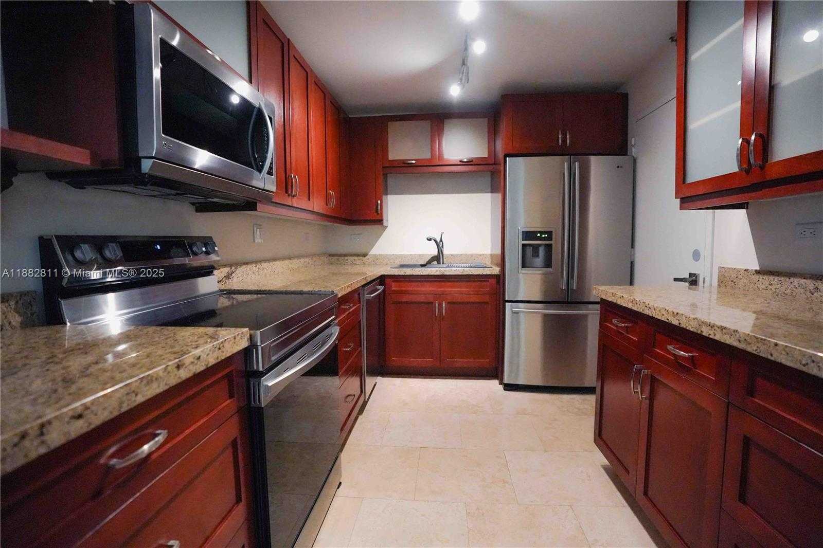 Small Image of 6039 COLLINS AVE #503, Miami Beach Number 3