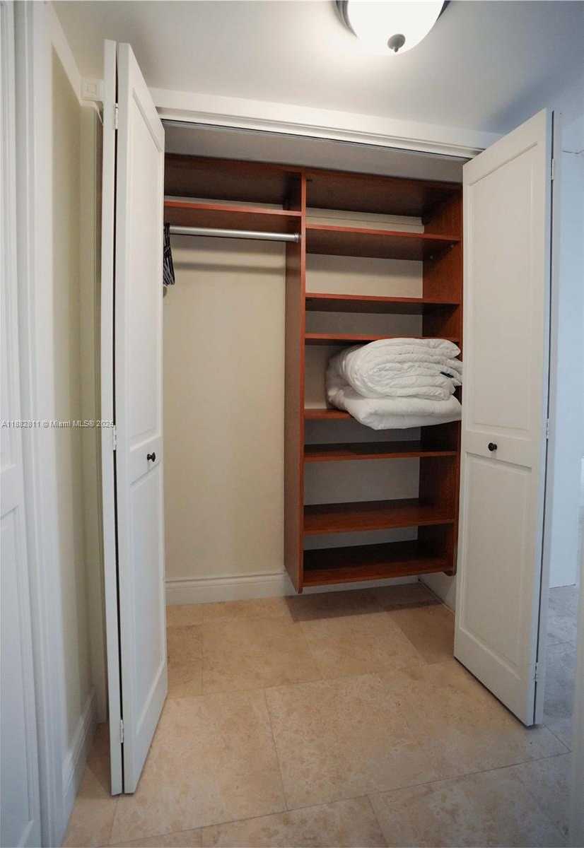 Small Image of 6039 COLLINS AVE #503, Miami Beach Number 9