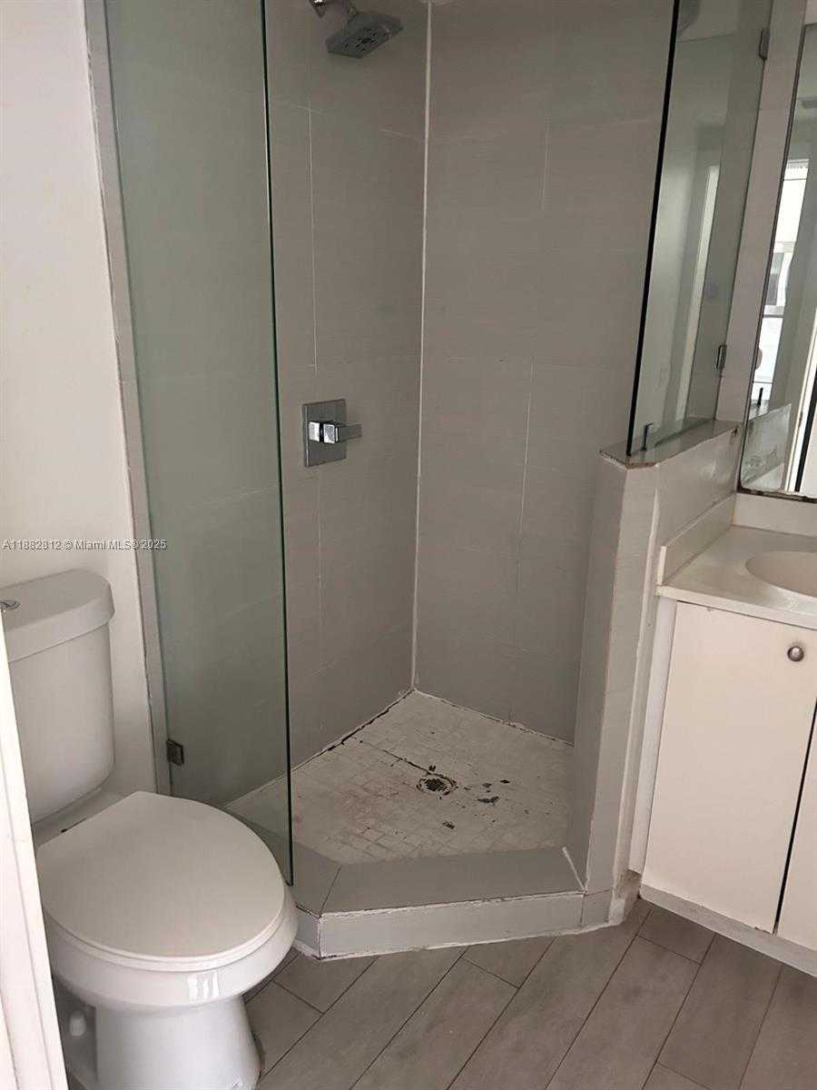 Small Image of 1601 MERIDIAN AVE #202, Miami Beach Number 10