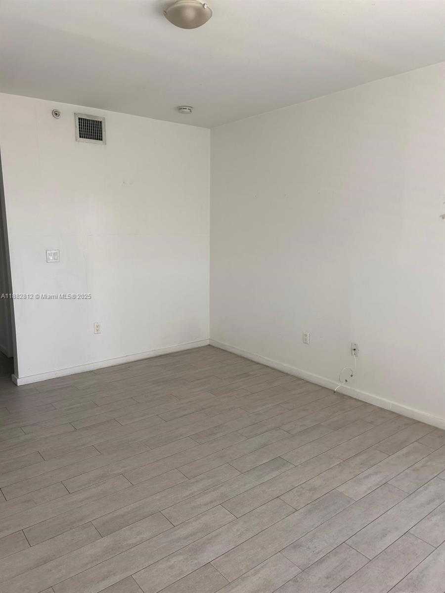 Small Image of 1601 MERIDIAN AVE #202, Miami Beach Number 13