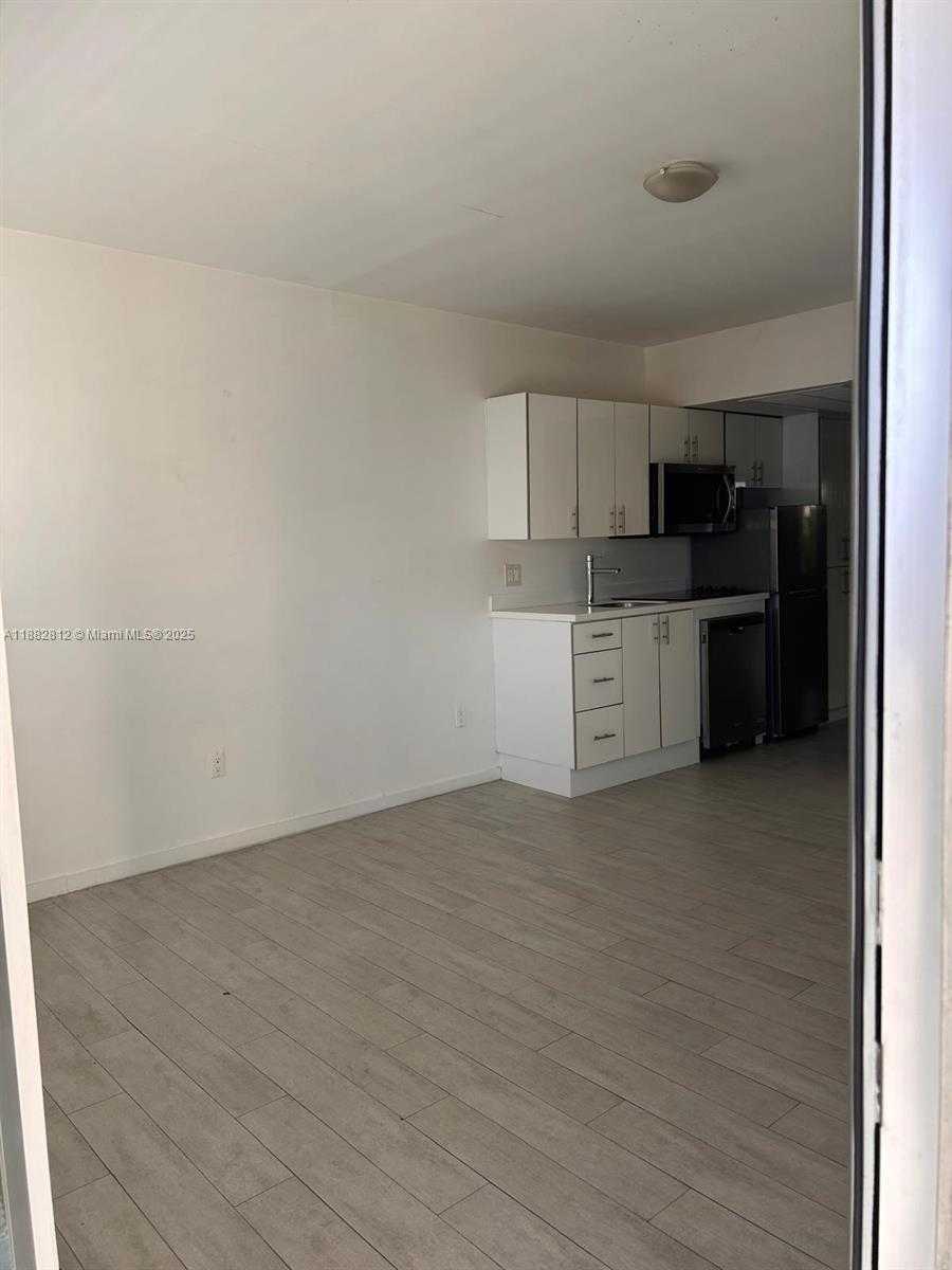 Small Image of 1601 MERIDIAN AVE #202, Miami Beach Number 14