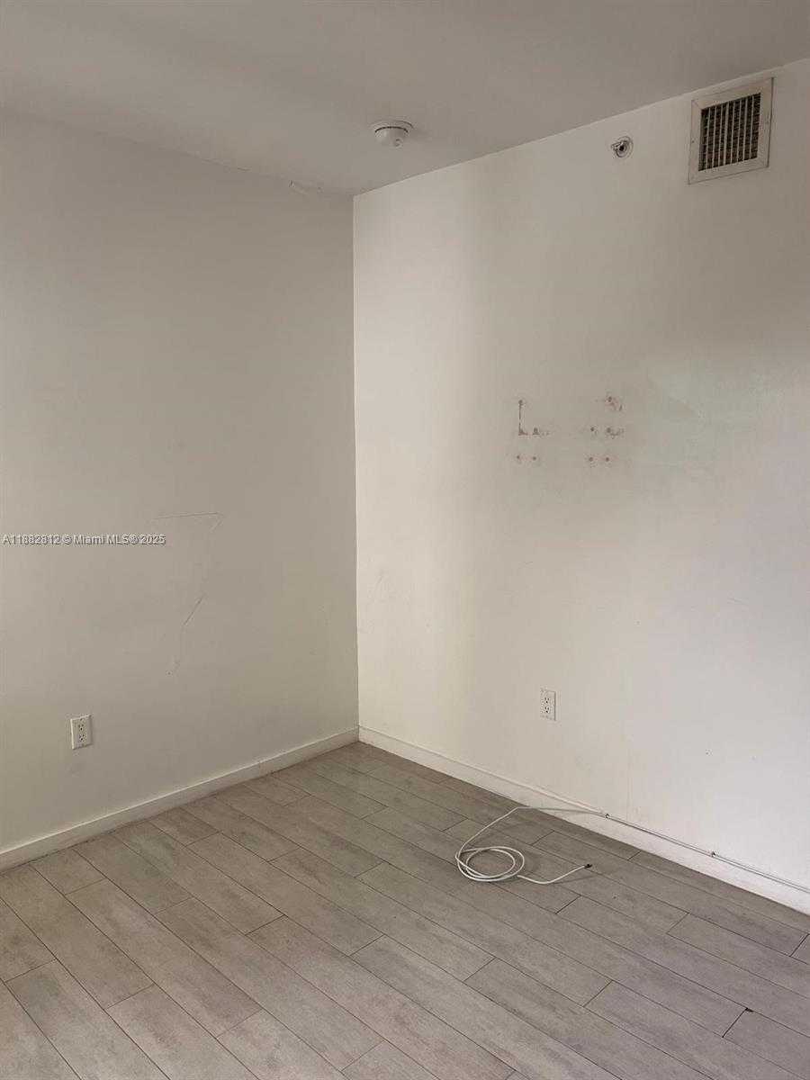 Small Image of 1601 MERIDIAN AVE #202, Miami Beach Number 15