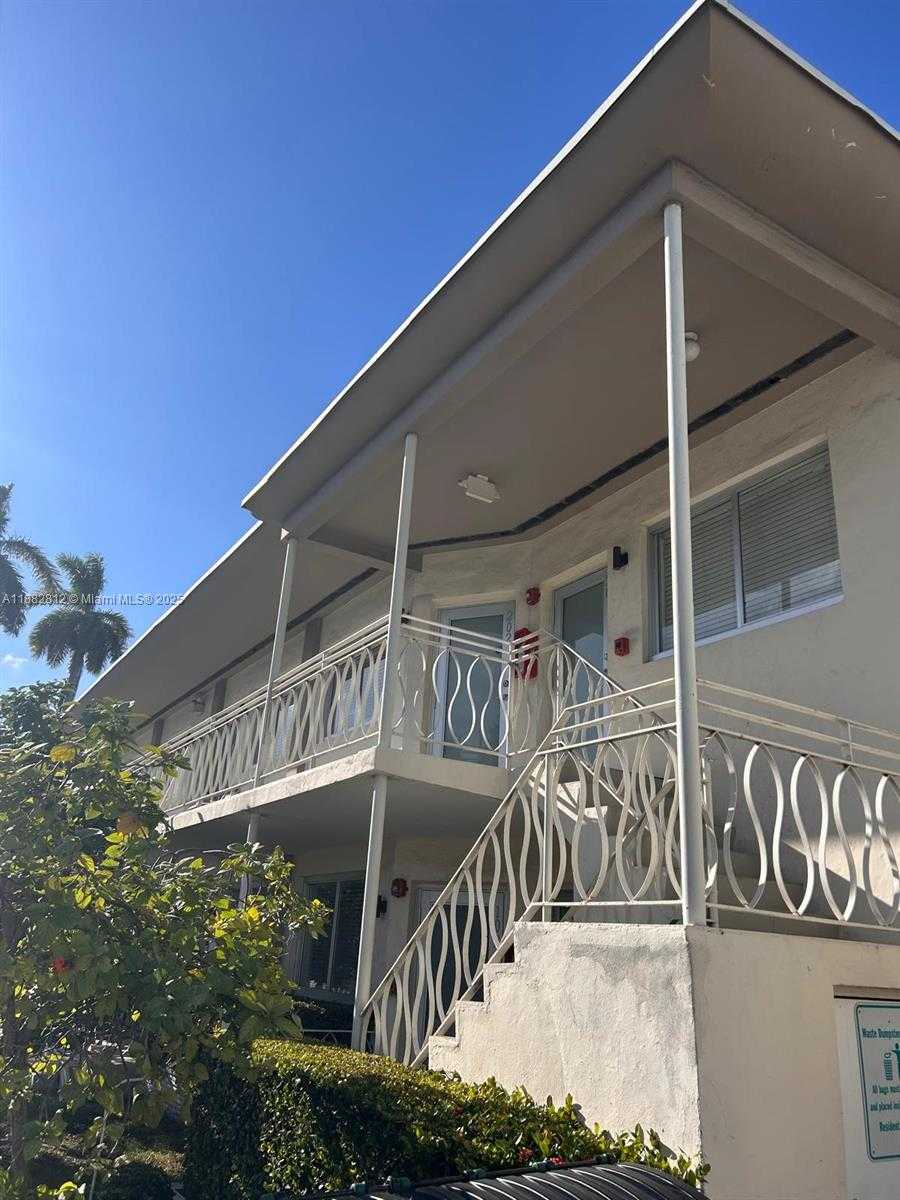 Small Image of 1601 MERIDIAN AVE #202, Miami Beach Number 2