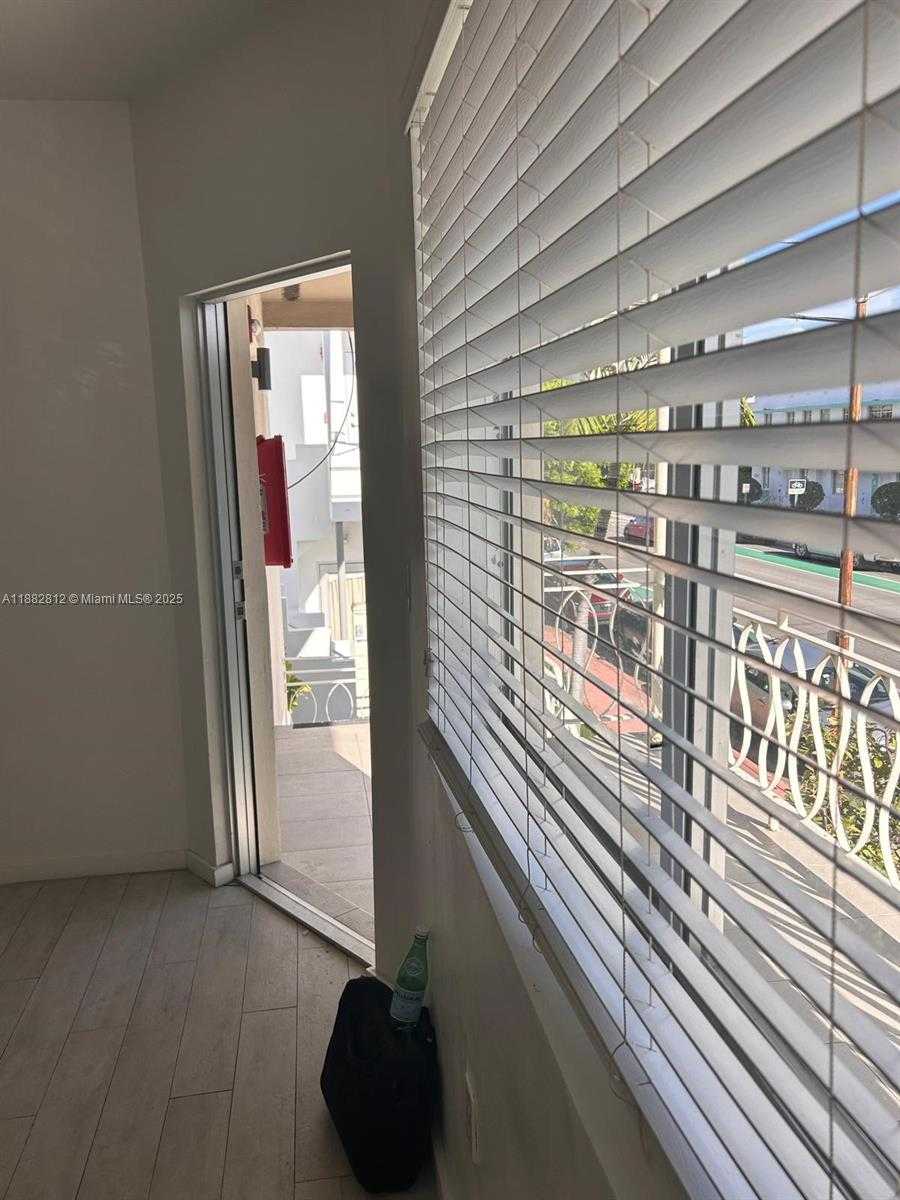 Small Image of 1601 MERIDIAN AVE #202, Miami Beach Number 3