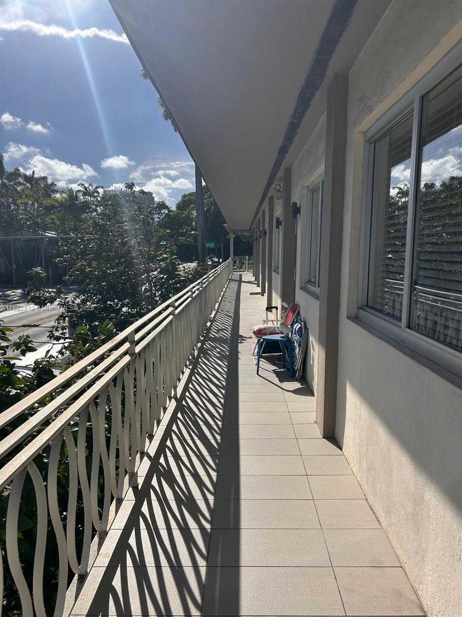 Small Image of 1601 MERIDIAN AVE #202, Miami Beach Number 4