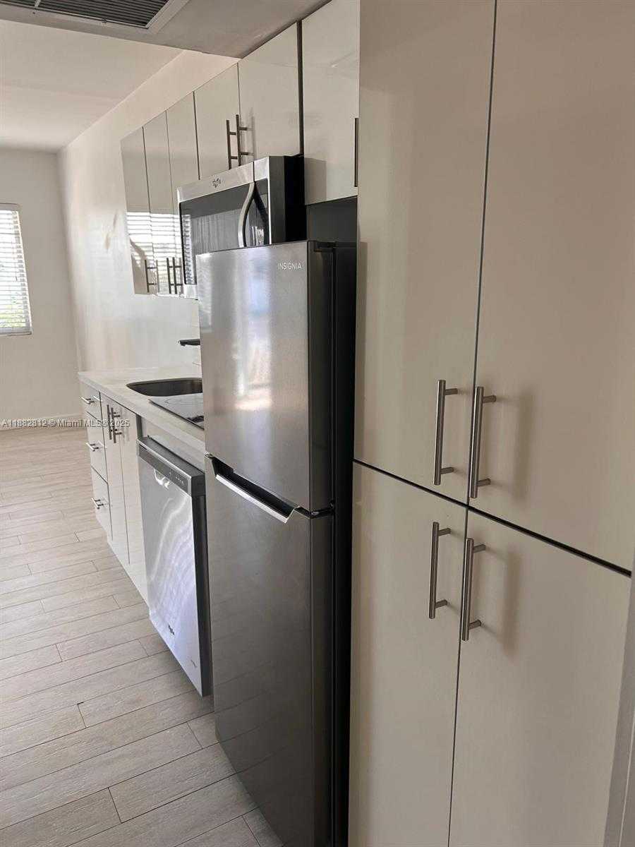 Small Image of 1601 MERIDIAN AVE #202, Miami Beach Number 5