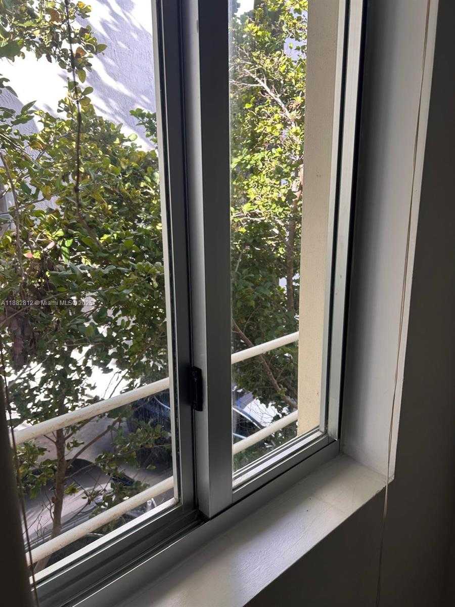 Small Image of 1601 MERIDIAN AVE #202, Miami Beach Number 8