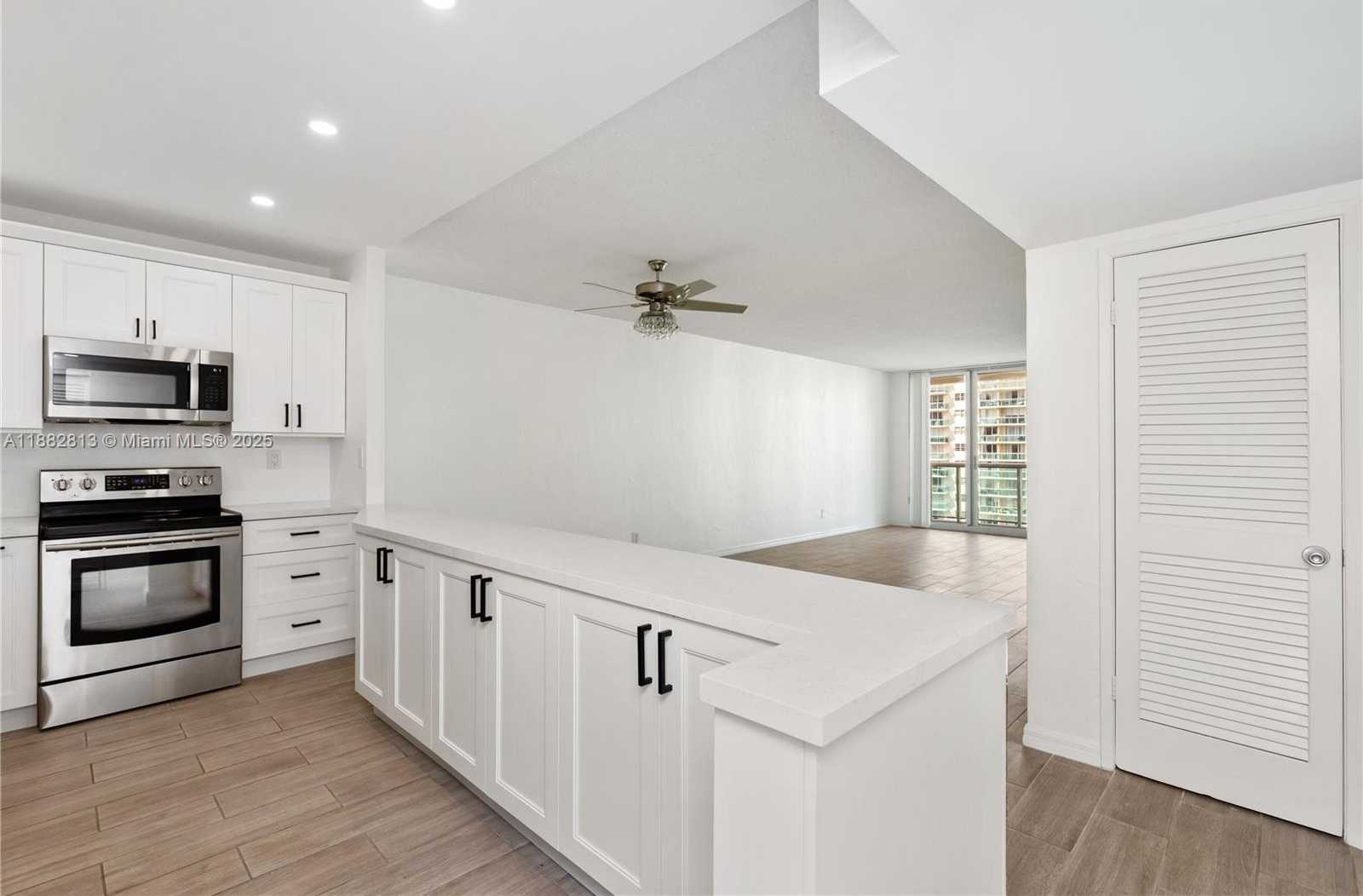 Small Image of 19380 COLLINS AVE #911, Sunny Isles Beach Number 2