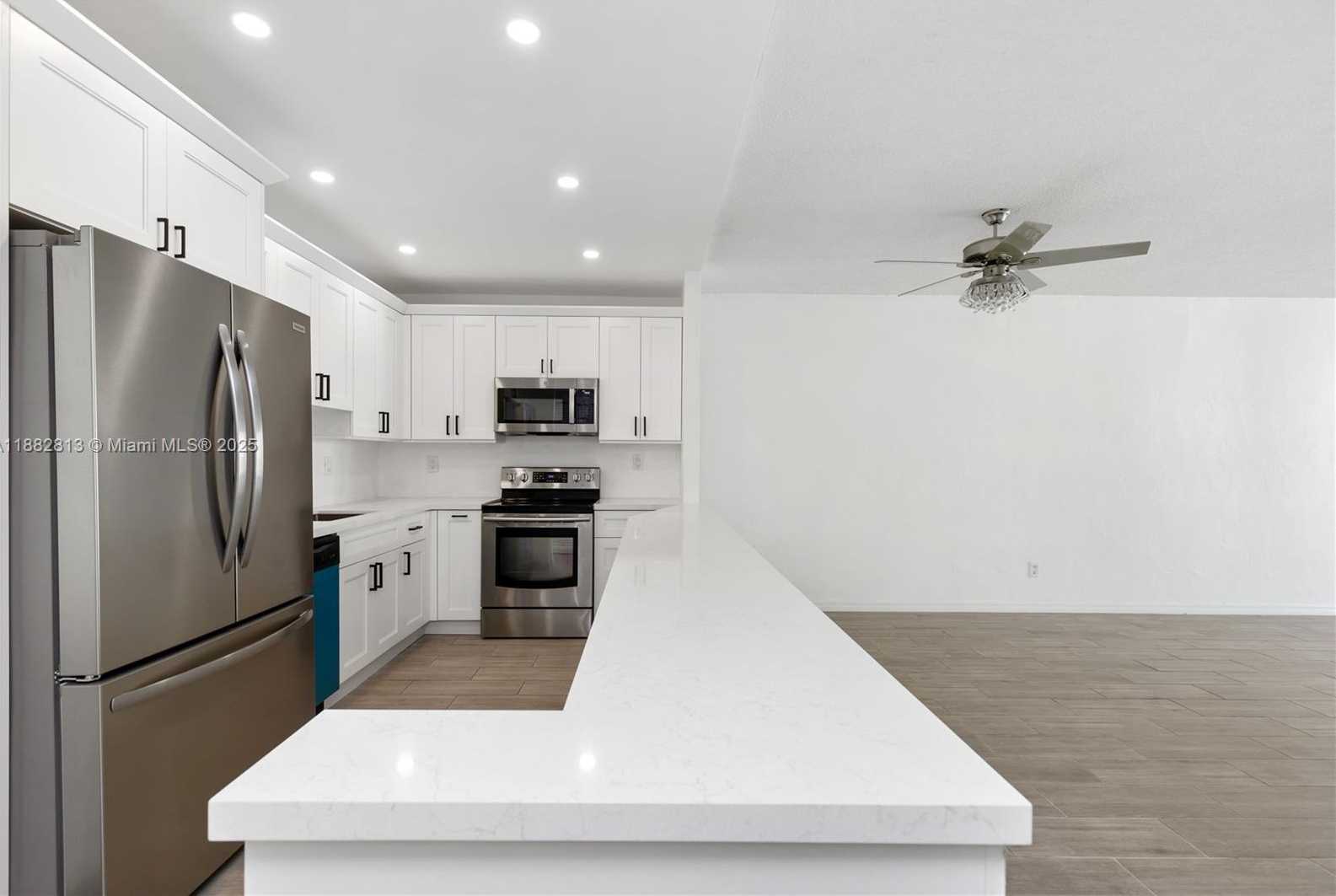 Small Image of 19380 COLLINS AVE #911, Sunny Isles Beach Number 3