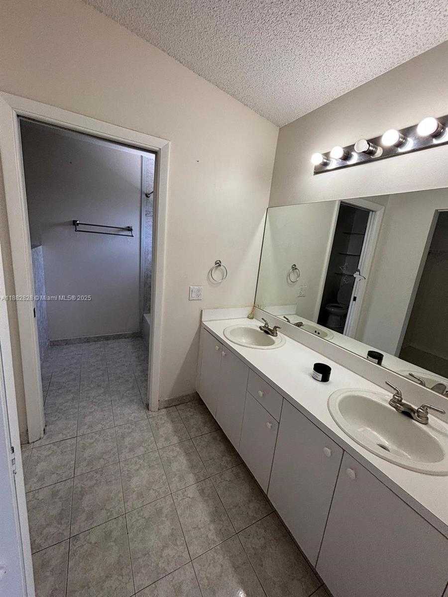 Small Image of 1133 SOUTH EAST 13TH TER, Homestead Number 10