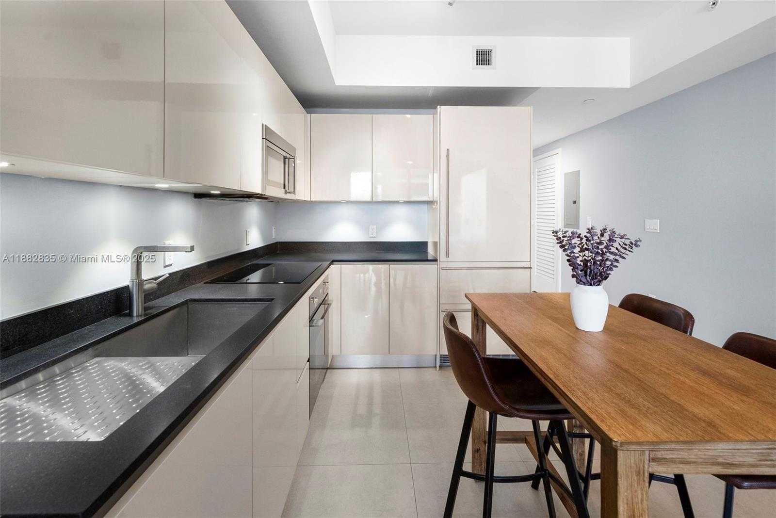 Small Image of 1010 BRICKELL AVE #3610, Miami Number 15
