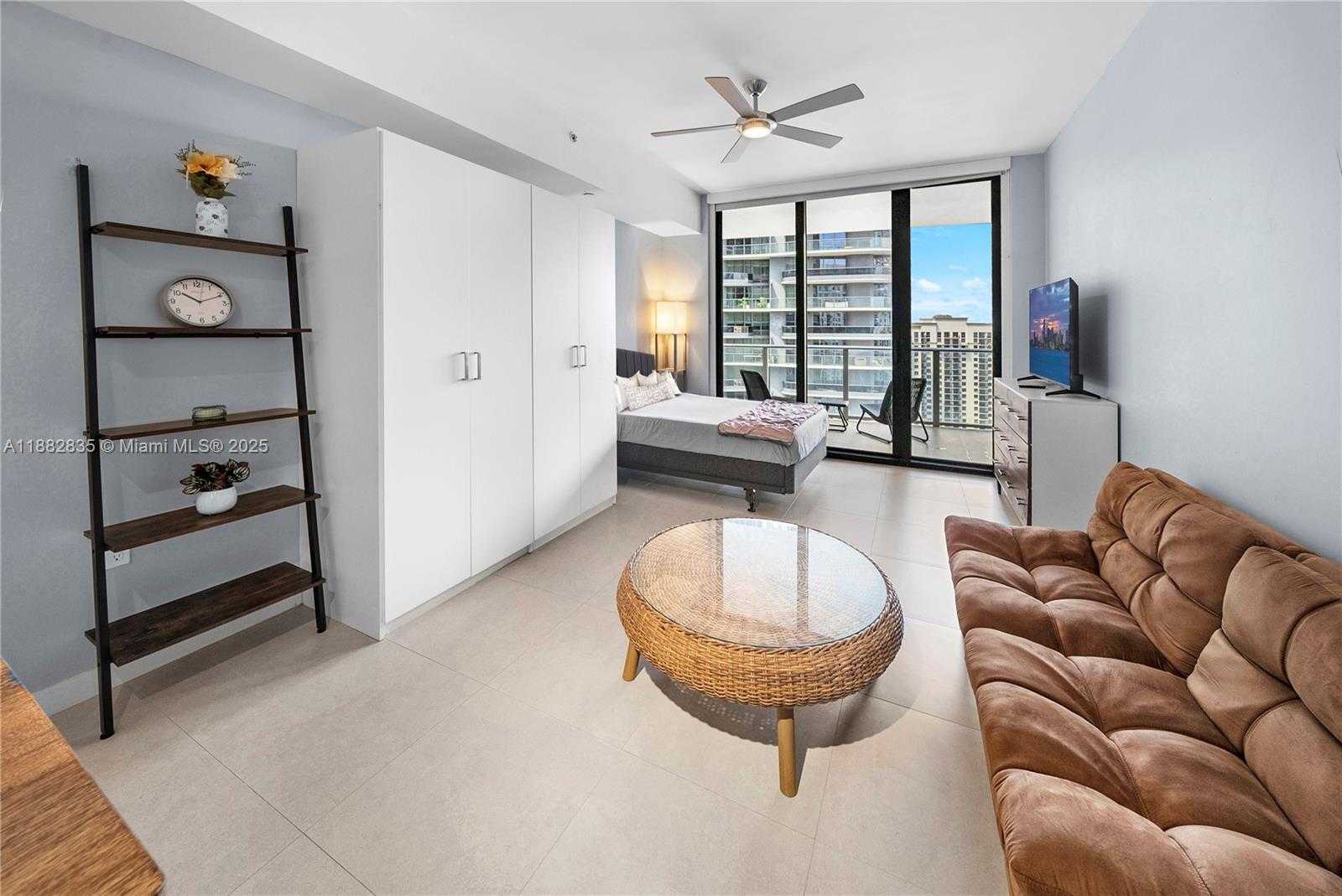 Small Image of 1010 BRICKELL AVE #3610, Miami Number 4