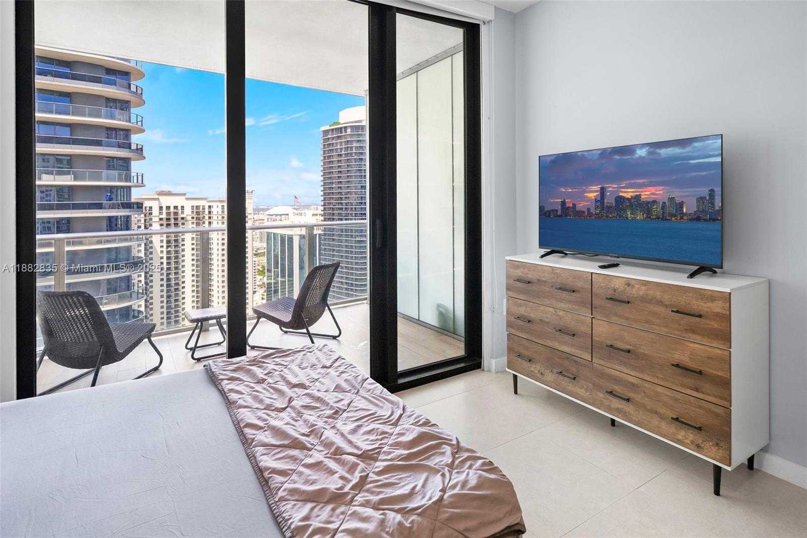 Small Image of 1010 BRICKELL AVE #3610, Miami Number 5