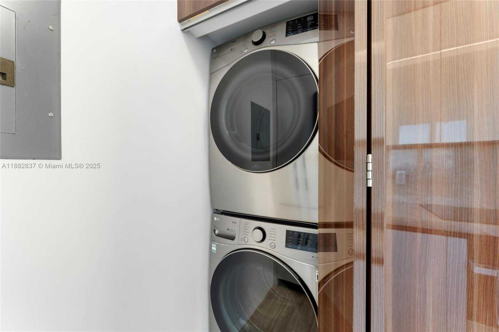 Small Image of 5900 COLLINS AVE #604, Miami Beach Number 20