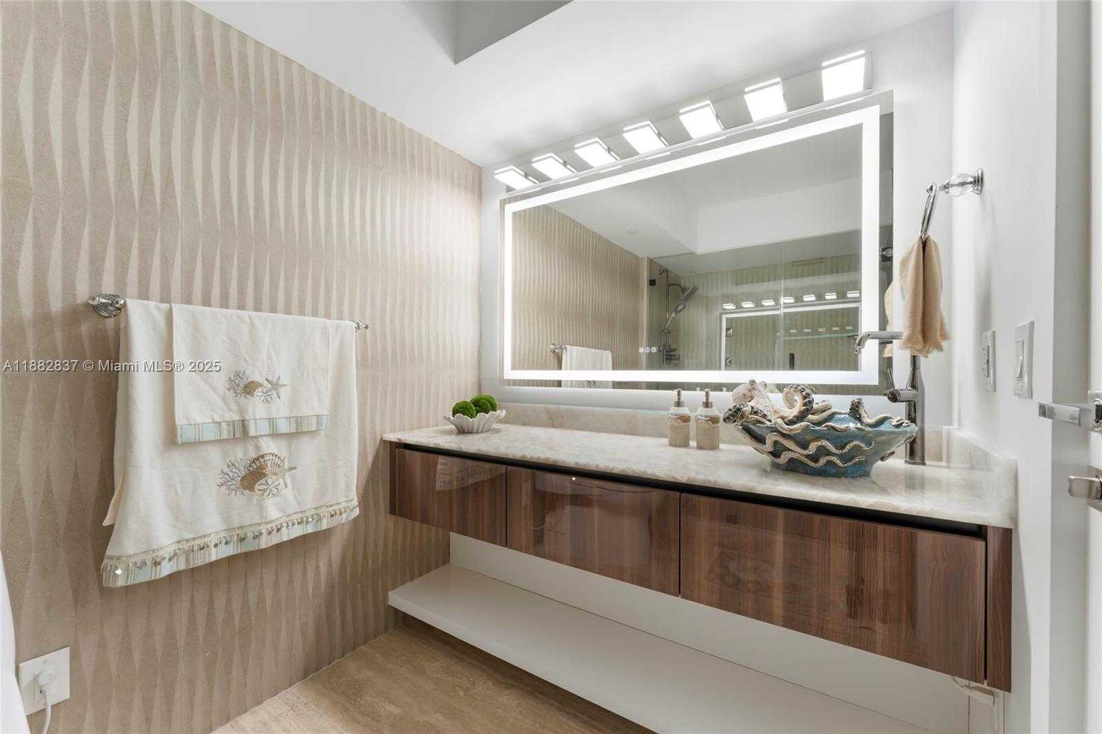 Small Image of 5900 COLLINS AVE #604, Miami Beach Number 23