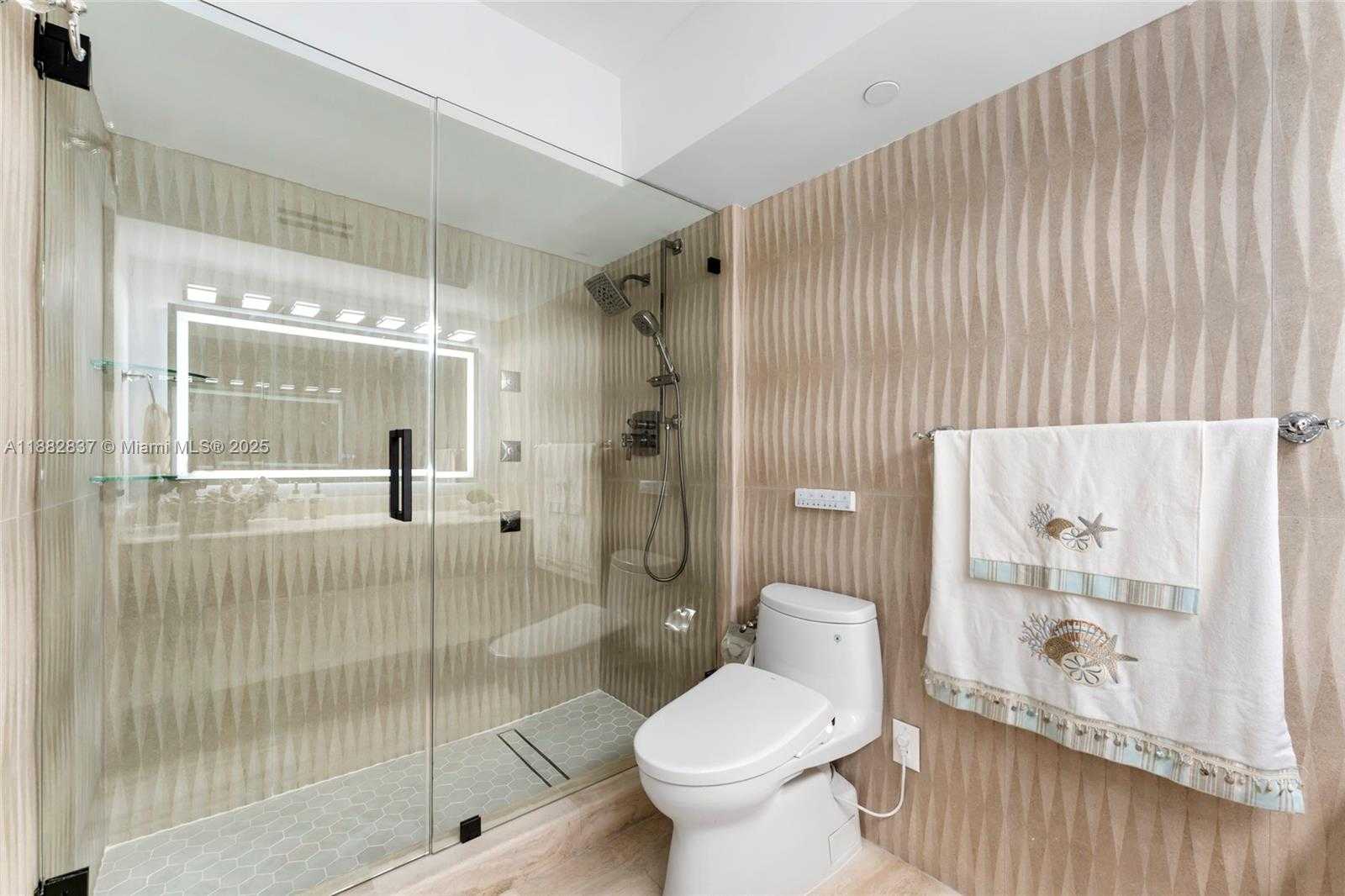 Small Image of 5900 COLLINS AVE #604, Miami Beach Number 24