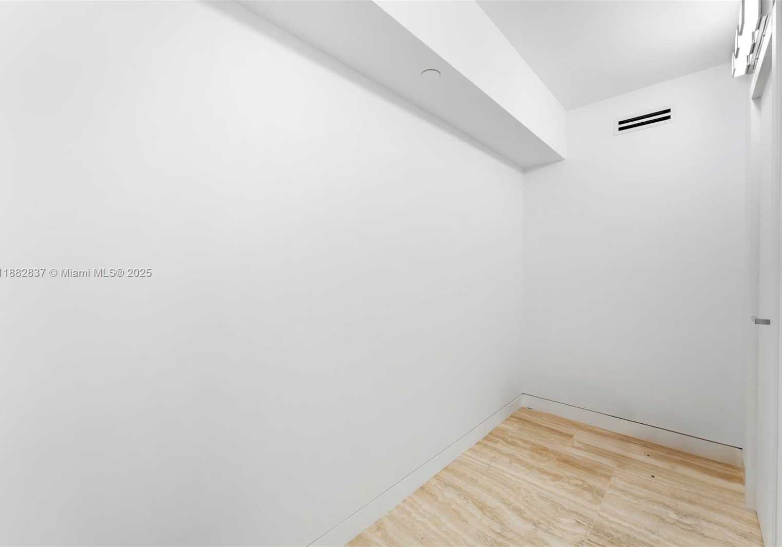 Small Image of 5900 COLLINS AVE #604, Miami Beach Number 25