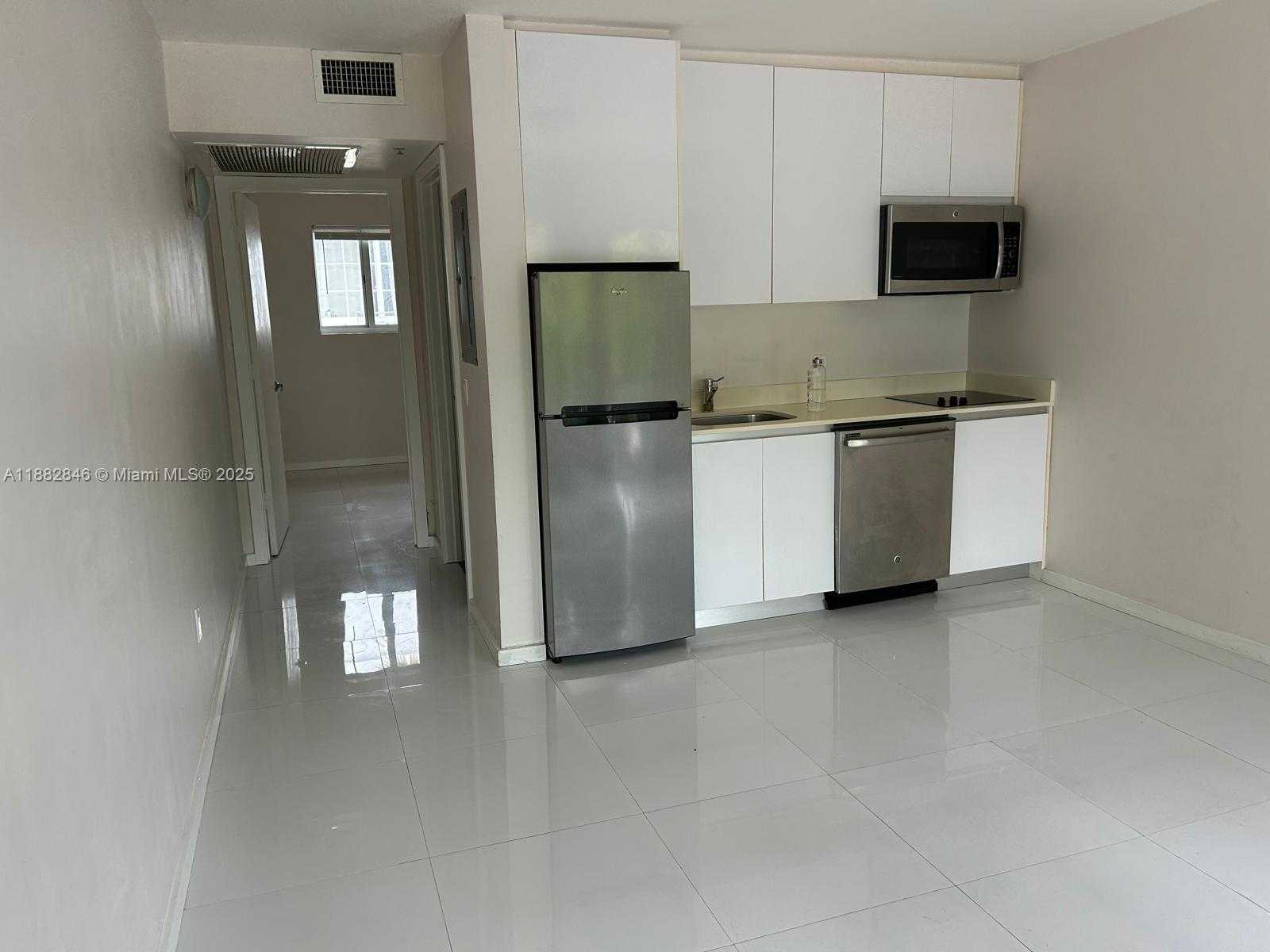 Small Image of 801 15TH ST #206, Miami Beach Number 3