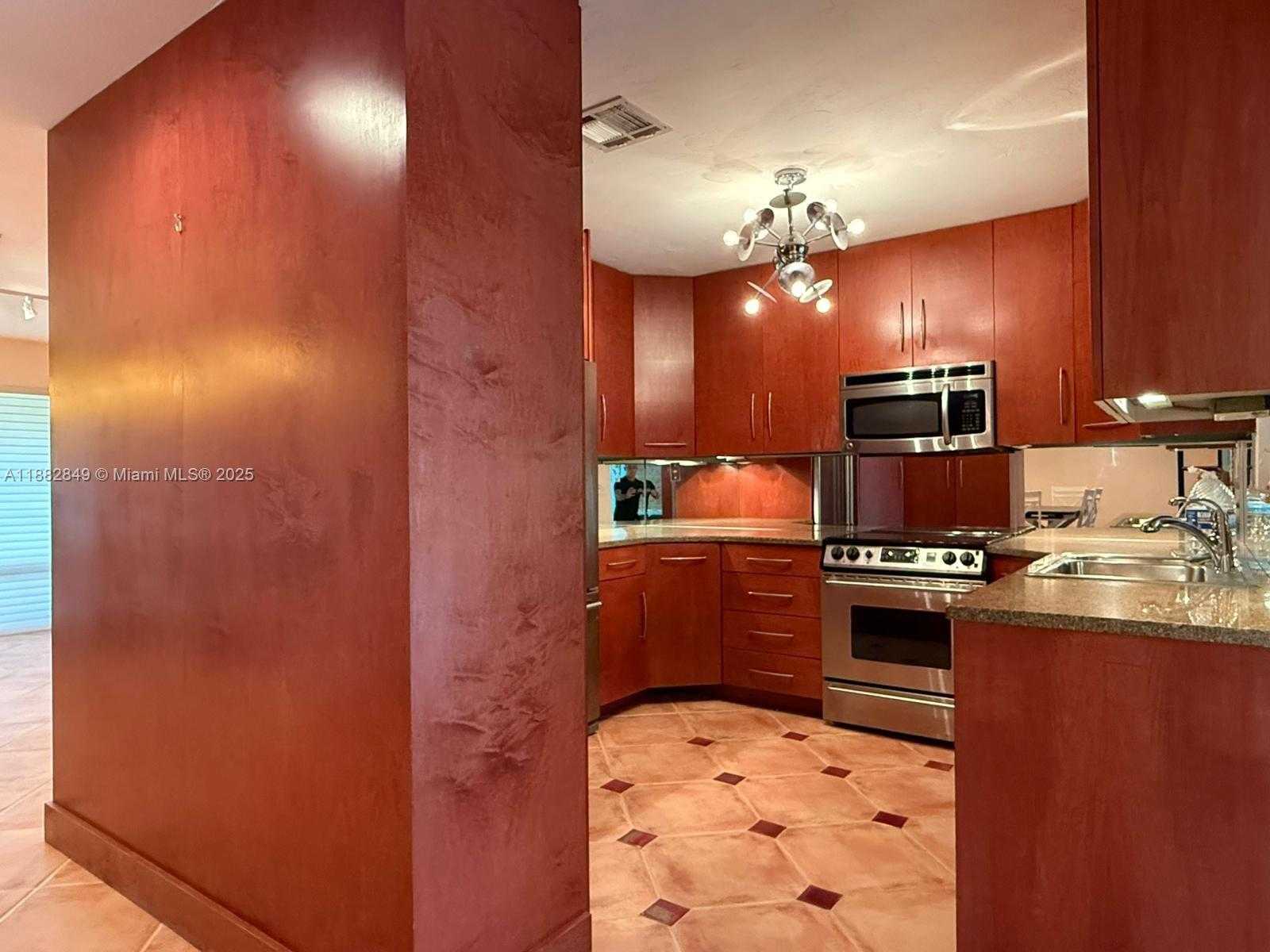 Small Image of 1728 NORTH EAST 39TH ST #NA, Oakland Park Number 8