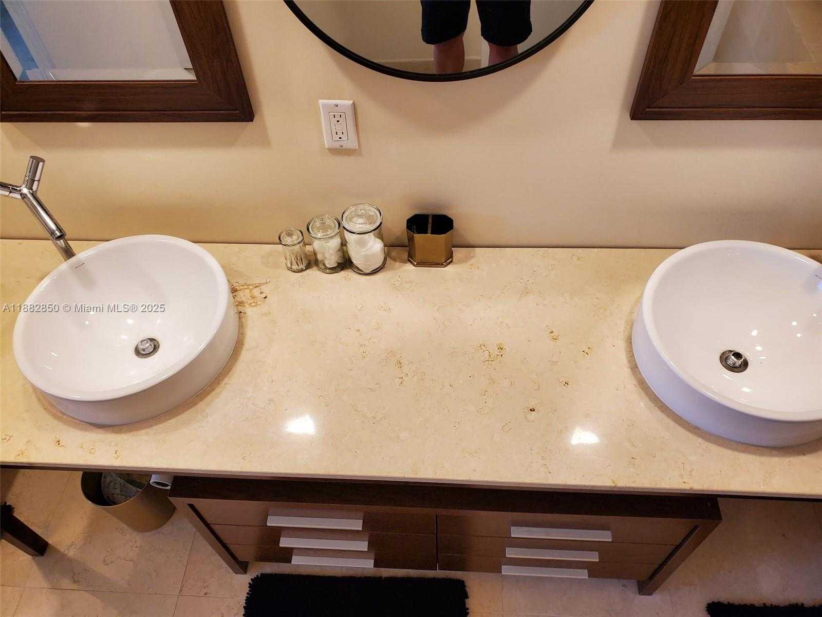 Small Image of 495 BRICKELL AVE #707, Miami Number 10