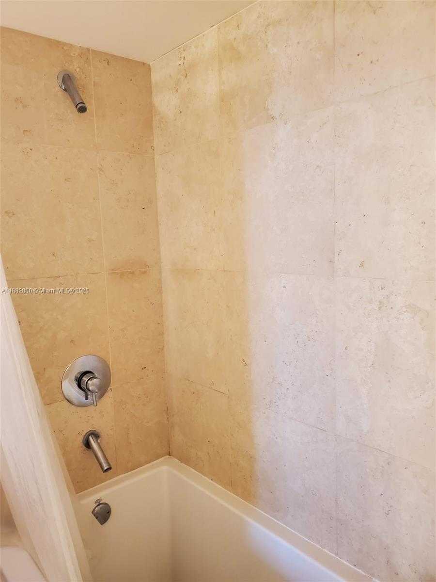Small Image of 495 BRICKELL AVE #707, Miami Number 12