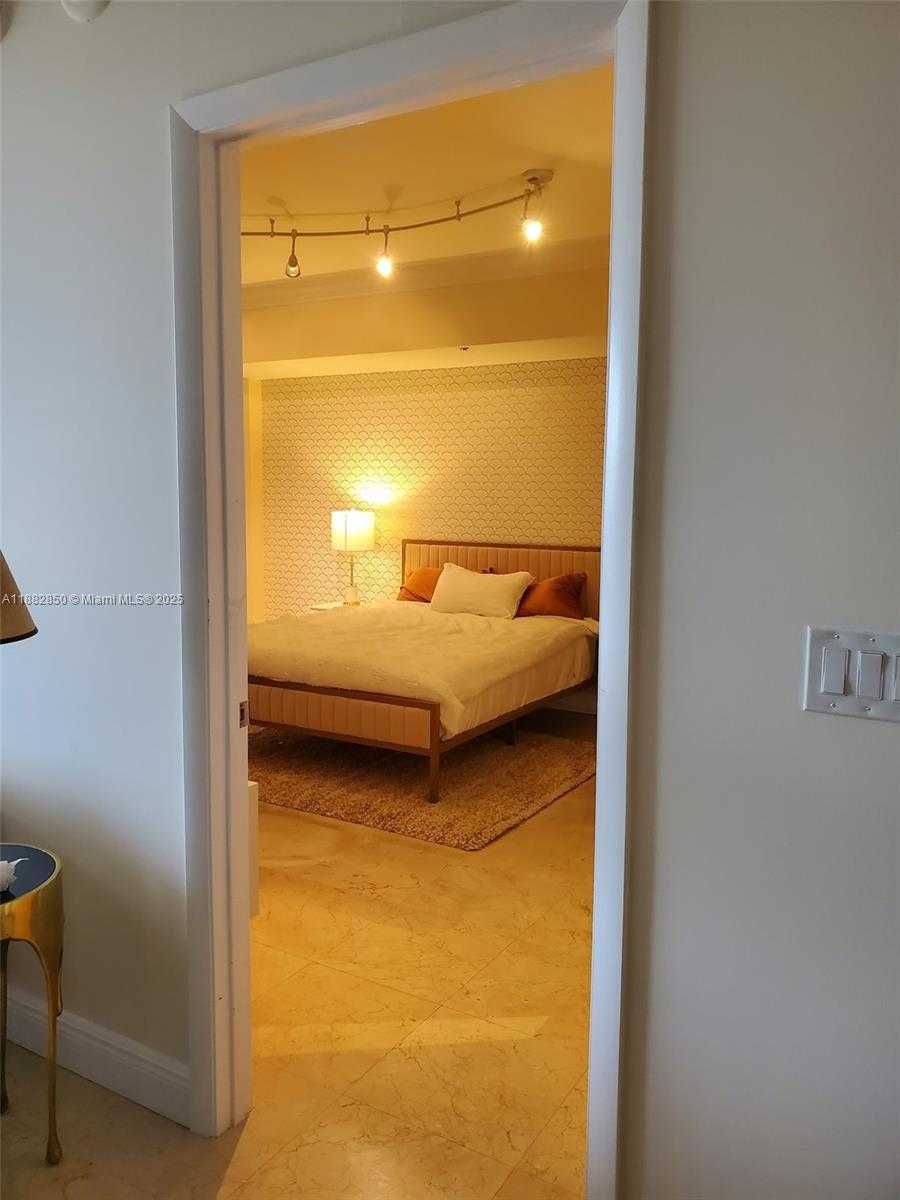 Small Image of 495 BRICKELL AVE #707, Miami Number 3