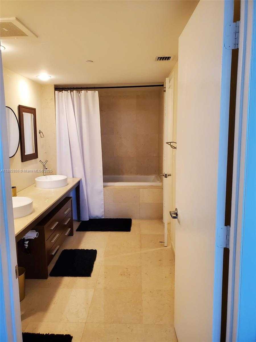 Small Image of 495 BRICKELL AVE #707, Miami Number 6