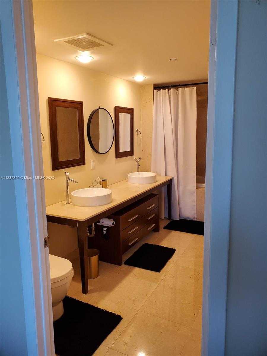 Small Image of 495 BRICKELL AVE #707, Miami Number 8