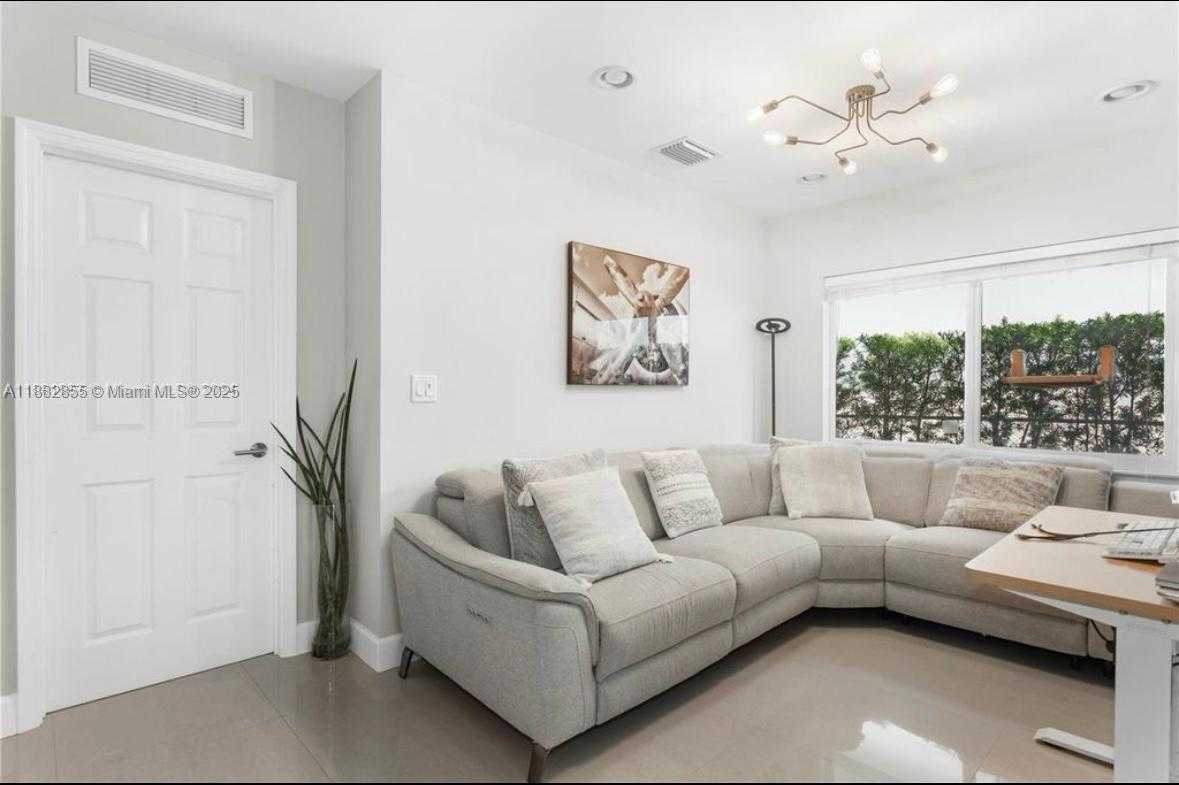 Small Image of 284 NORTH EAST 116TH ST, Miami Number 6