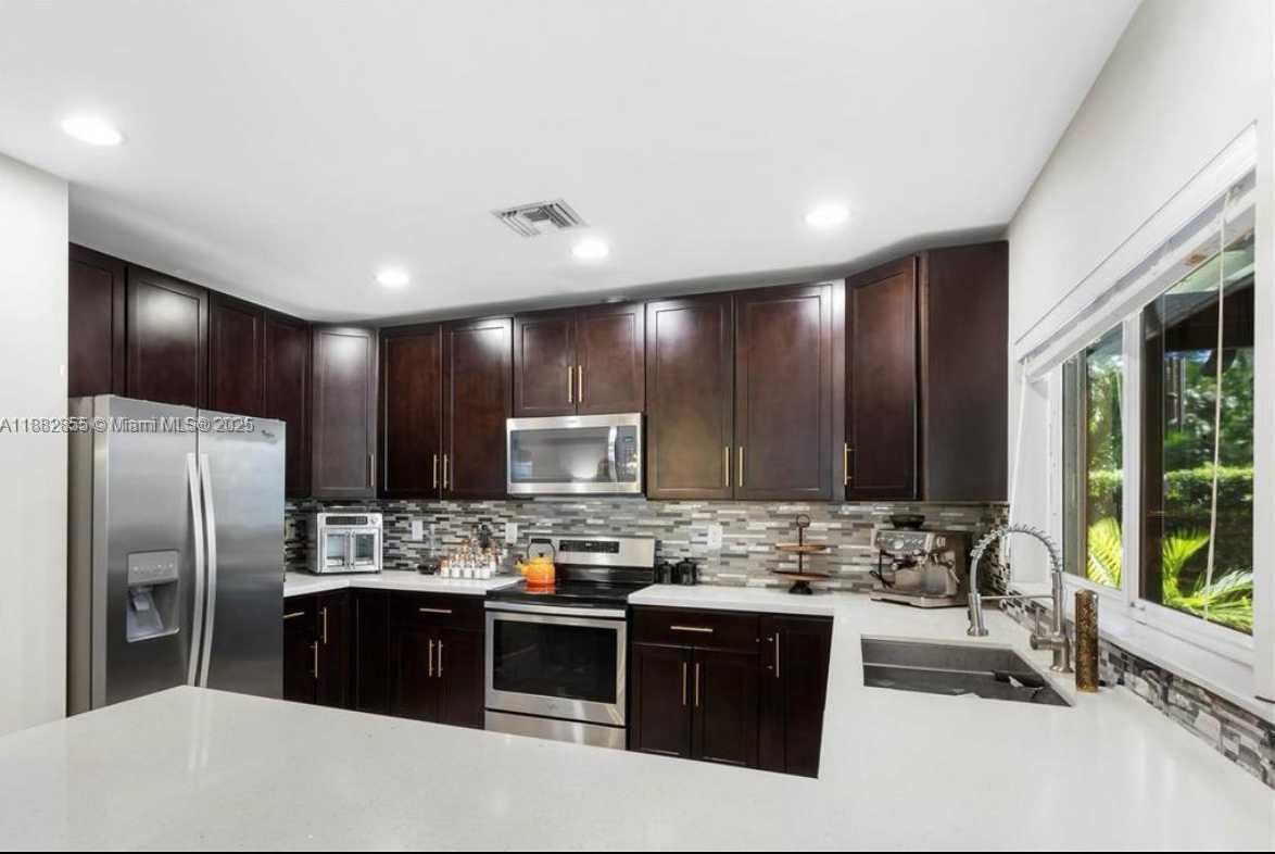 Small Image of 284 NORTH EAST 116TH ST, Miami Number 7