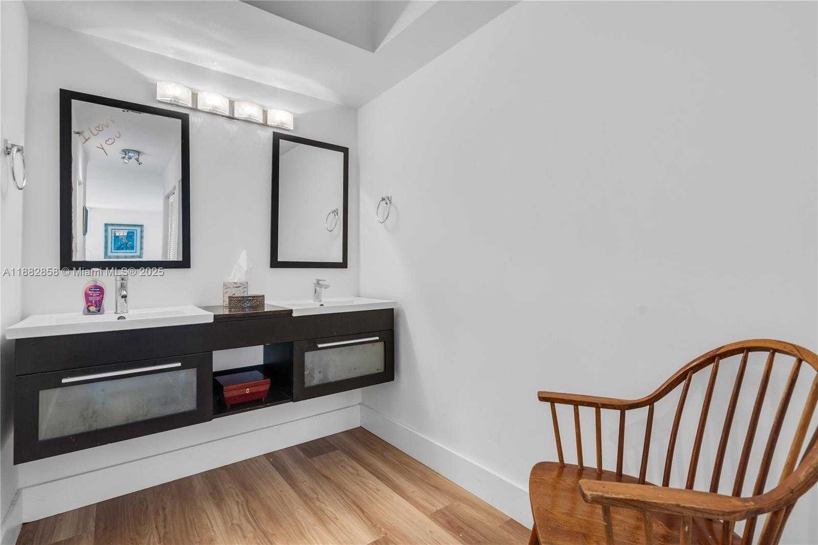 Small Image of 2501 BRICKELL AV #201, Miami Number 14