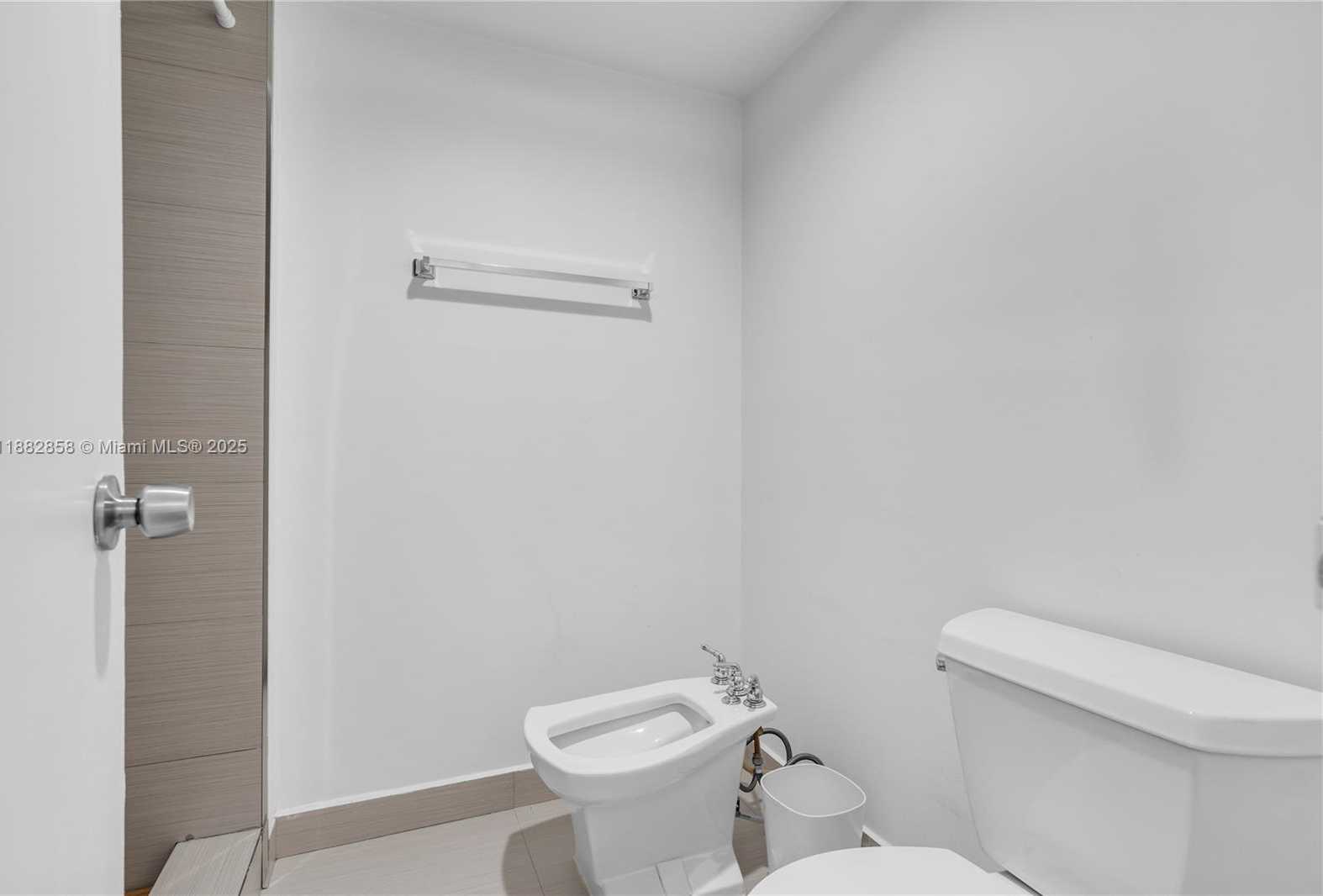 Small Image of 2501 BRICKELL AV #201, Miami Number 15
