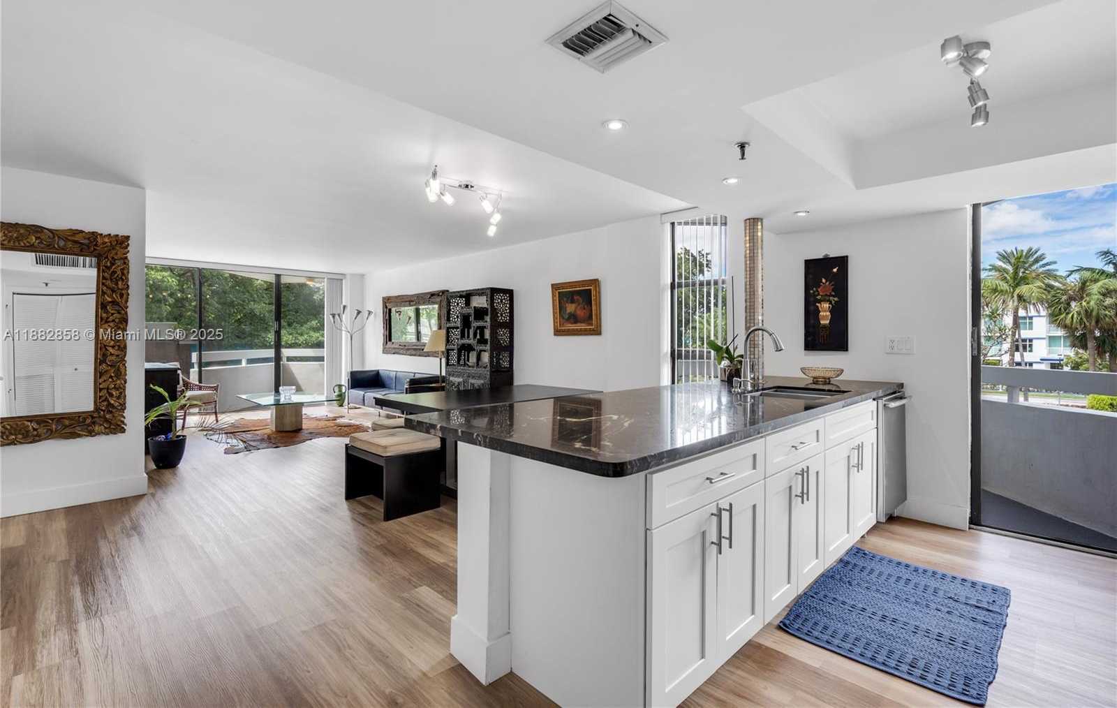 Small Image of 2501 BRICKELL AV #201, Miami Number 4